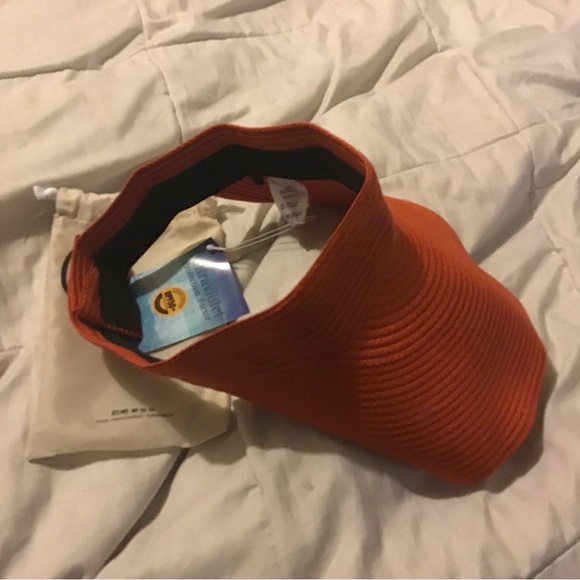 Oh Sunny red visor sun hat with carrying bag NWT - Picture 4 of 7